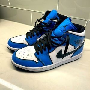 Nike Air Jordan Signals size 9M like new, in original box